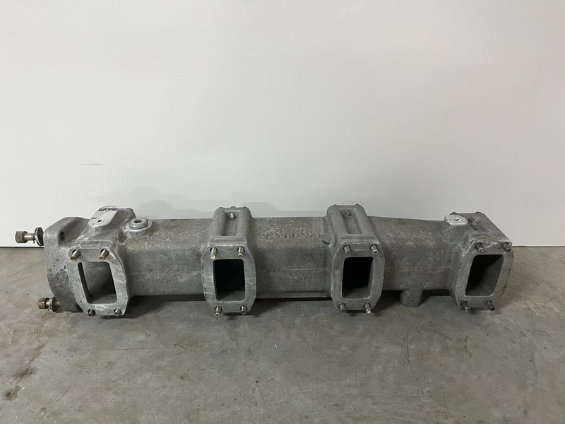 Liebherr A974 / P974 / R942 / R944 / R954 / R964 / R974 / R974B - A 974 / P 974 / R 942 / R 944 / R 954 / R 964 / R 974 / R 974B - Gaisa ieplūdes caurule: foto 4 Liebherr A974 / P974 / R942 / R944 / R954 / R964 / R974 / R974B - A 974 / P 974 / R 942 / R 944 / R 954 / R 964 / R 974 / R 974B - Gaisa ieplūdes caurule: foto 4