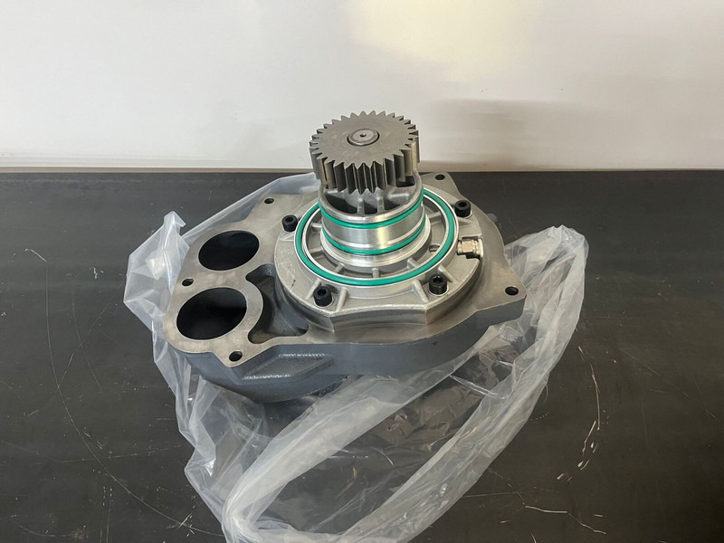 Liebherr P944 / R954 / R944 / R954 / L556-454 / L566-460 - Dzesēšanas šķidruma sūknis: foto 1 Liebherr P944 / R954 / R944 / R954 / L556-454 / L566-460 - Dzesēšanas šķidruma sūknis: foto 1