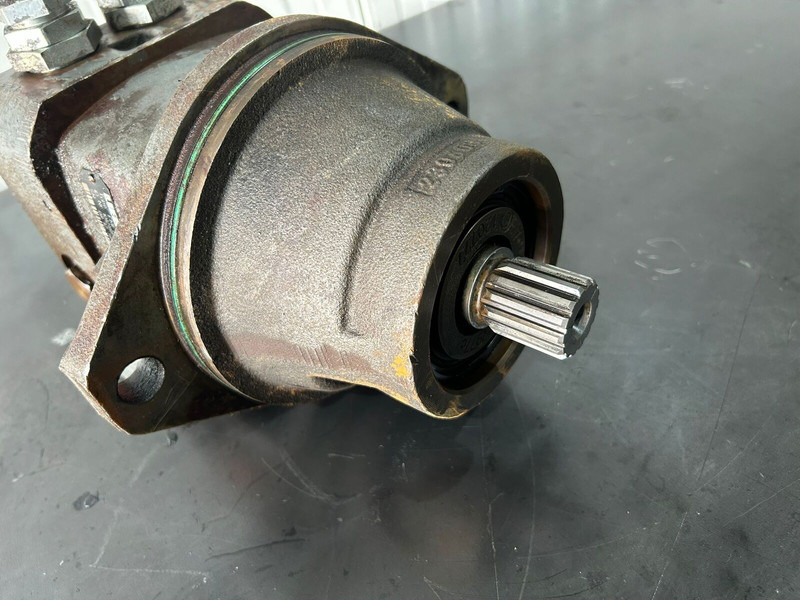 Liebherr R904 / A904C Li / A904 Li / A900C Li / A900C / R900C Li / R904C / R900C Li EDC - Hidrauliskais motors: foto 3 Liebherr R904 / A904C Li / A904 Li / A900C Li / A900C / R900C Li / R904C / R900C Li EDC - Hidrauliskais motors: foto 3