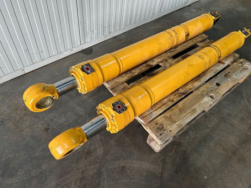 Liebherr R914B / A904C Li / LH24 M / LH26 M / A914 Li / A914B Li / R914 / R904C / LH26 EC - Hidrauliskais cilindrs: foto 2 Liebherr R914B / A904C Li / LH24 M / LH26 M / A914 Li / A914B Li / R914 / R904C / LH26 EC - Hidrauliskais cilindrs: foto 2