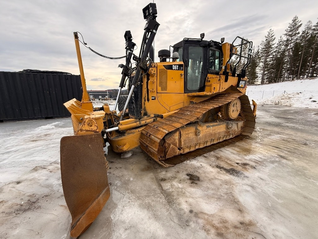 CAT D 6 T LGP - Buldozers: foto 1 CAT D 6 T LGP - Buldozers: foto 1