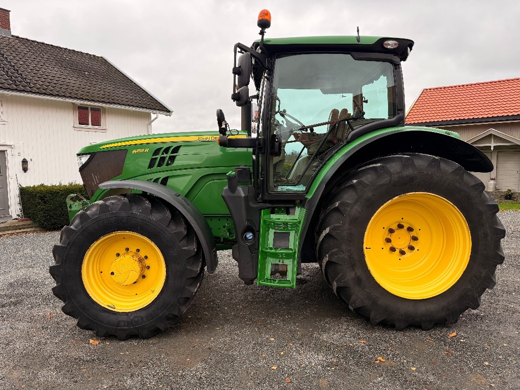 John Deere 6155 R - Traktors: foto 1 John Deere 6155 R - Traktors: foto 1