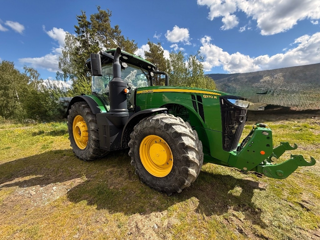 John Deere 8370 R - Traktors: foto 1 John Deere 8370 R - Traktors: foto 1