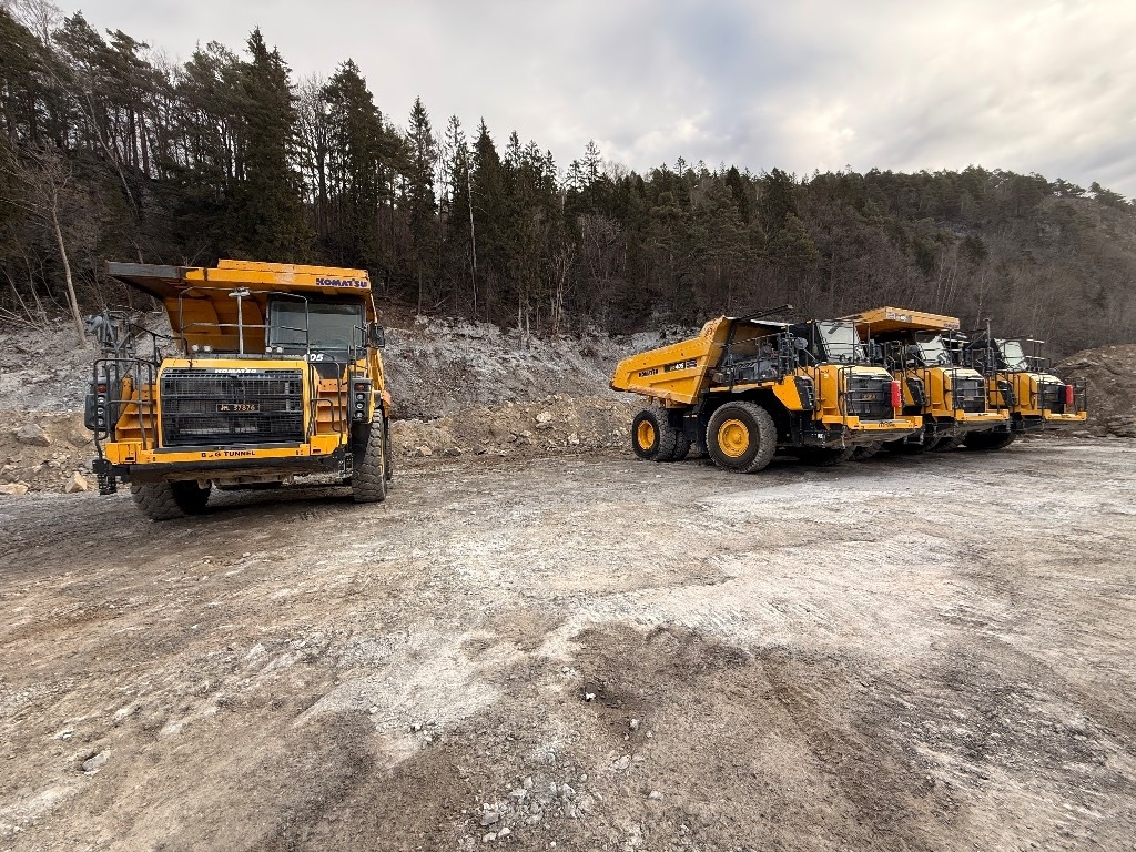Komatsu HD 405 - 8E0 - Karjeru pašizgāzējs: foto 5 Komatsu HD 405 - 8E0 - Karjeru pašizgāzējs: foto 5