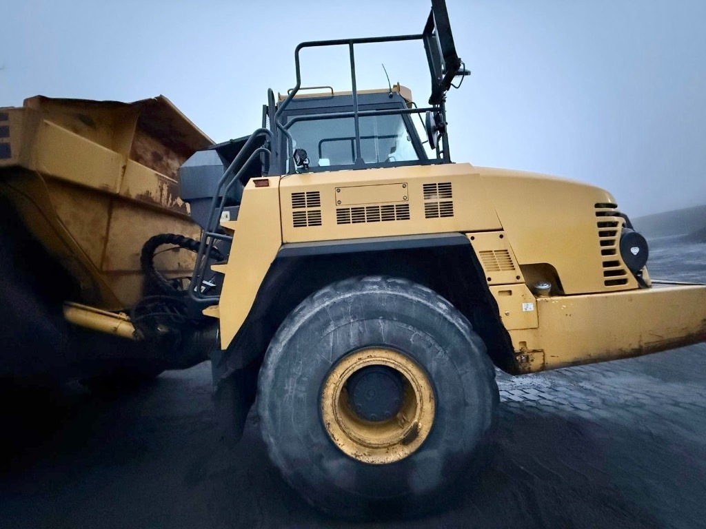 Komatsu HM 400-5 - Artikulētias pašizgāzējs: foto 3 Komatsu HM 400-5 - Artikulētias pašizgāzējs: foto 3