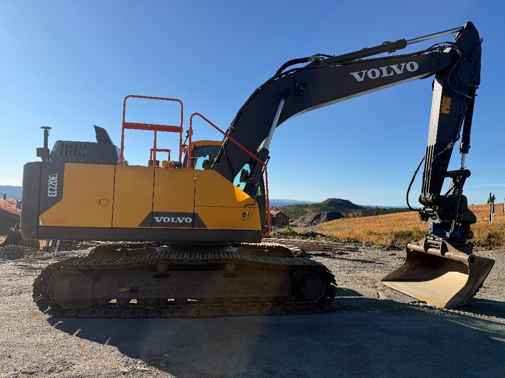 Volvo EC220EL - Kāpurķēžu ekskavators: foto 1 Volvo EC220EL - Kāpurķēžu ekskavators: foto 1