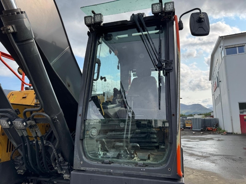 Kāpurķēžu ekskavators Volvo ECR 235 E: foto 9