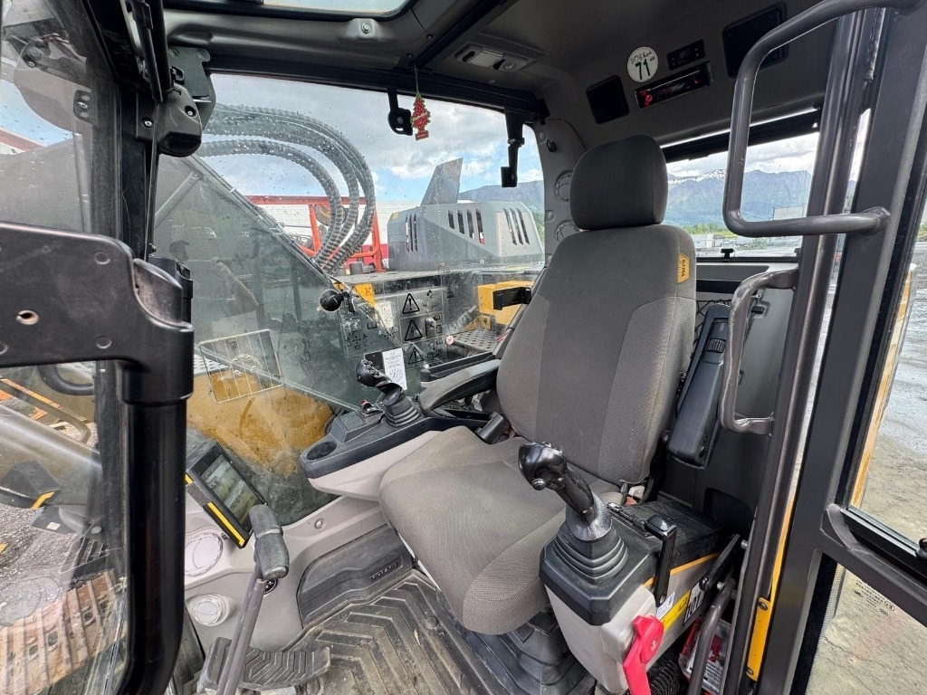 Kāpurķēžu ekskavators Volvo ECR 235 E: foto 27
