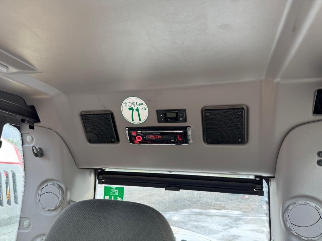 Kāpurķēžu ekskavators Volvo ECR 235 E: foto 28