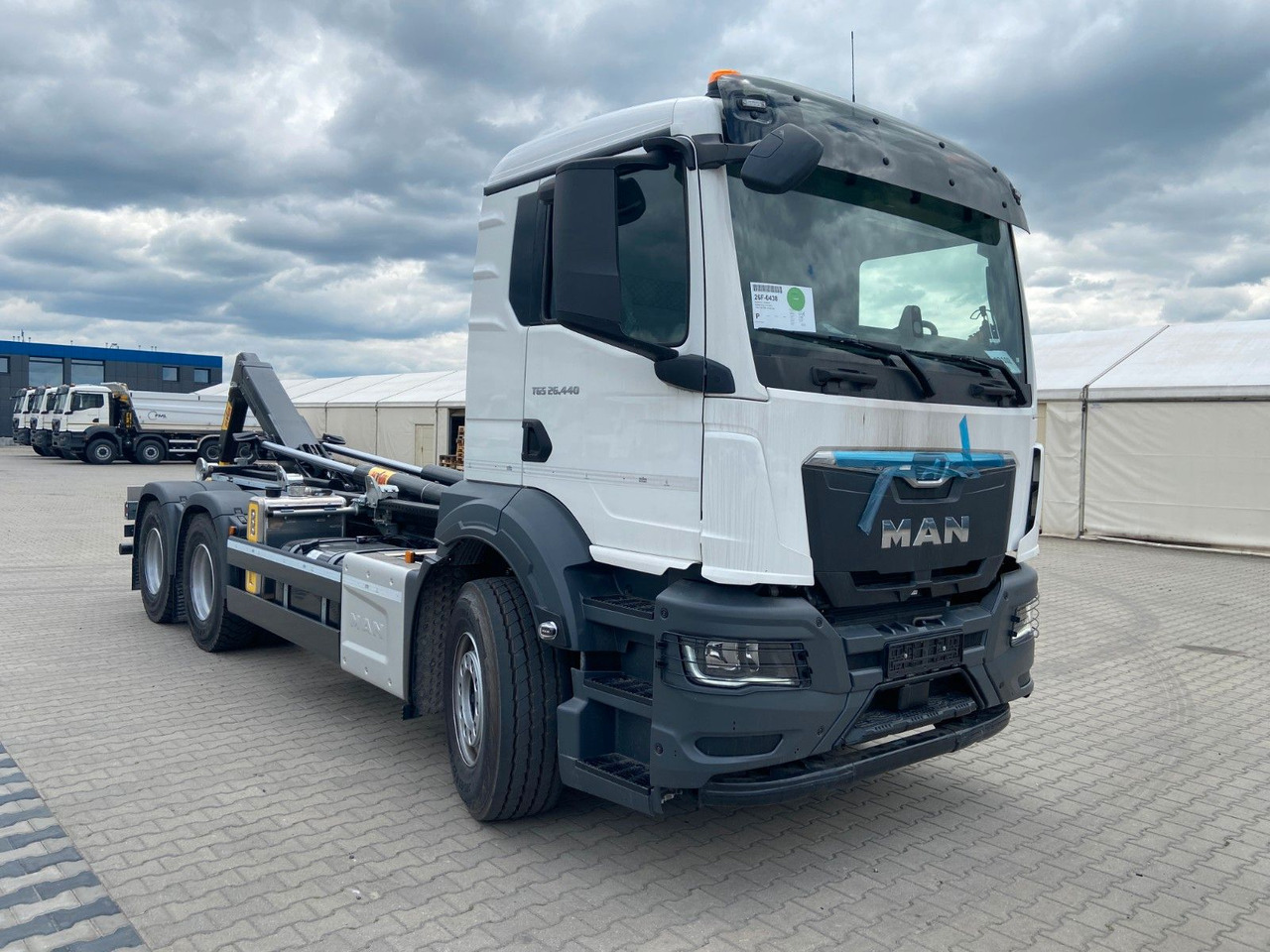 MAN TGS 26.440 6x4 Abrollkipper HYVA 20-60-S - Pacēlājs ar āķi: foto 1 MAN TGS 26.440 6x4 Abrollkipper HYVA 20-60-S - Pacēlājs ar āķi: foto 1