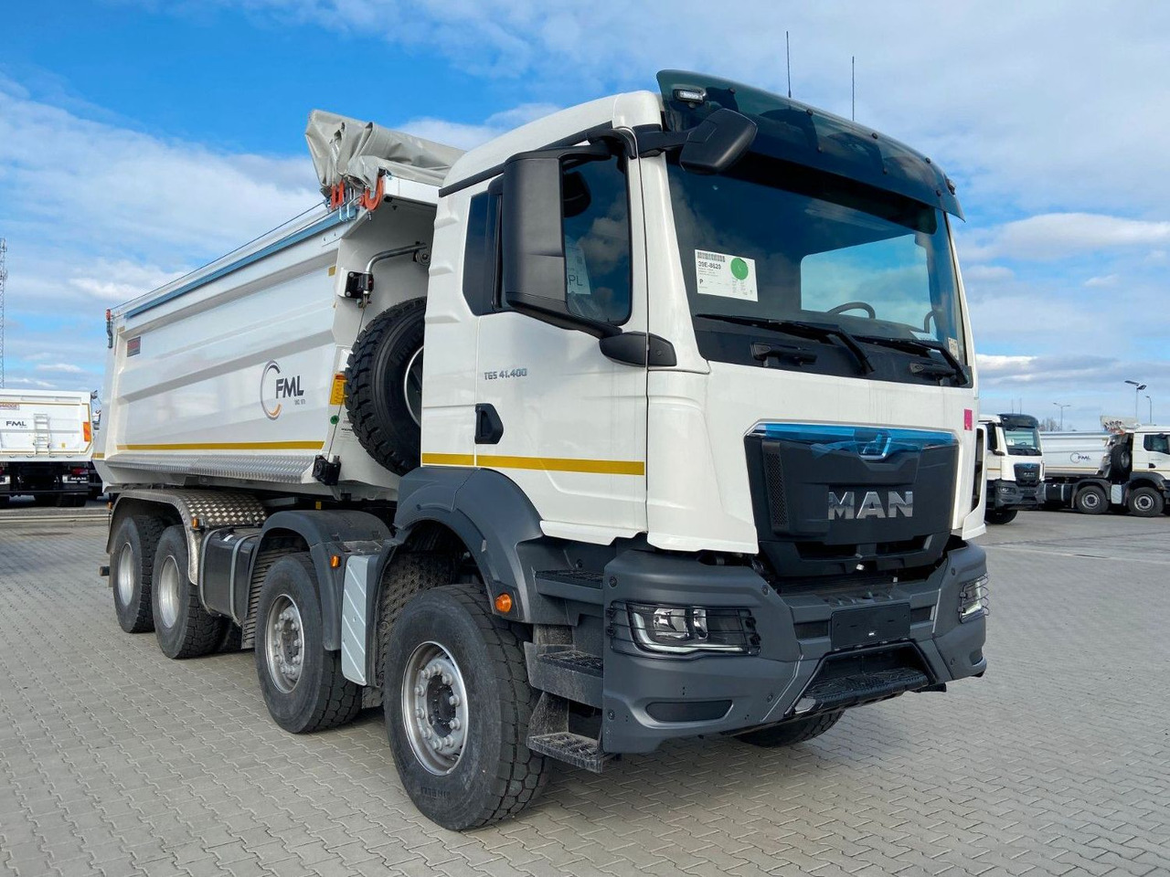 MAN TGS 41.400 8x4 EURO2 AUTOMAT TIPPER CR. SYSTEM - Kravas automašīna pašizgāzējs: foto 1 MAN TGS 41.400 8x4 EURO2 AUTOMAT TIPPER CR. SYSTEM - Kravas automašīna pašizgāzējs: foto 1