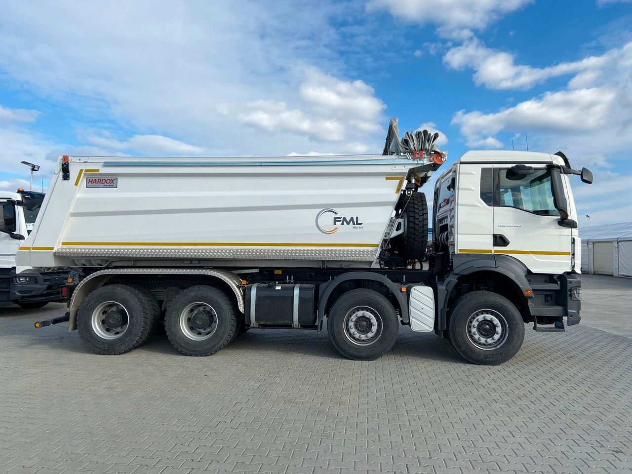 MAN TGS 41.400 8x4 EURO2 AUTOMAT TIPPER CR. SYSTEM - Kravas automašīna pašizgāzējs: foto 4 MAN TGS 41.400 8x4 EURO2 AUTOMAT TIPPER CR. SYSTEM - Kravas automašīna pašizgāzējs: foto 4
