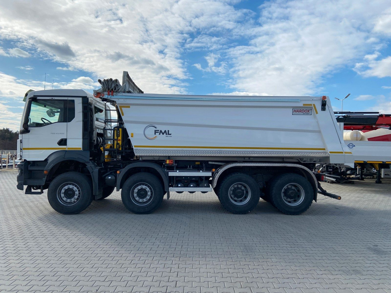 MAN TGS 41.400 8x4 EURO2 AUTOMAT TIPPER CR. SYSTEM - Kravas automašīna pašizgāzējs: foto 3 MAN TGS 41.400 8x4 EURO2 AUTOMAT TIPPER CR. SYSTEM - Kravas automašīna pašizgāzējs: foto 3