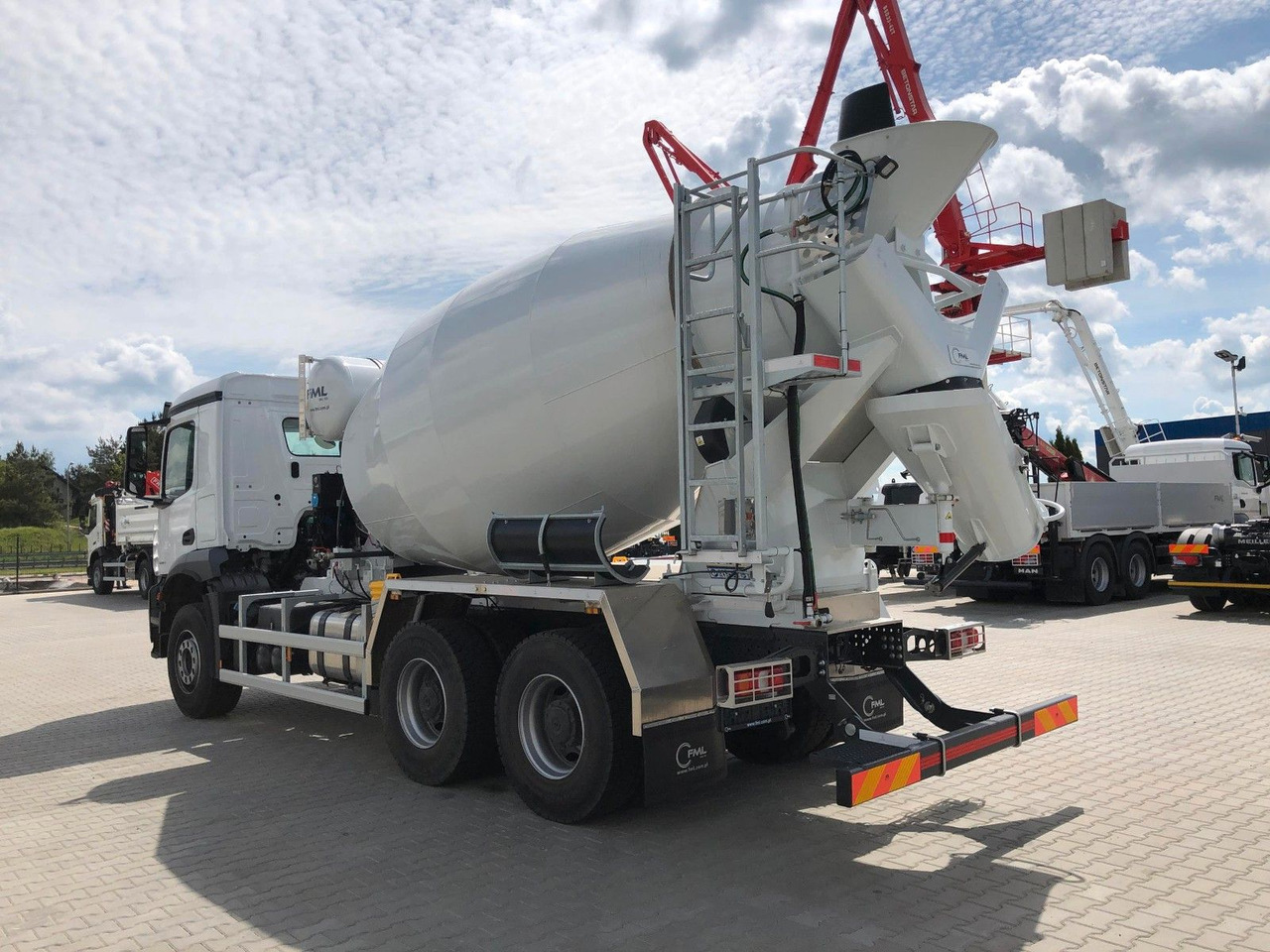 Mercedes-Benz AROCS 3340 FML 8M3 - Betonvedējs: foto 4 Mercedes-Benz AROCS 3340 FML 8M3 - Betonvedējs: foto 4