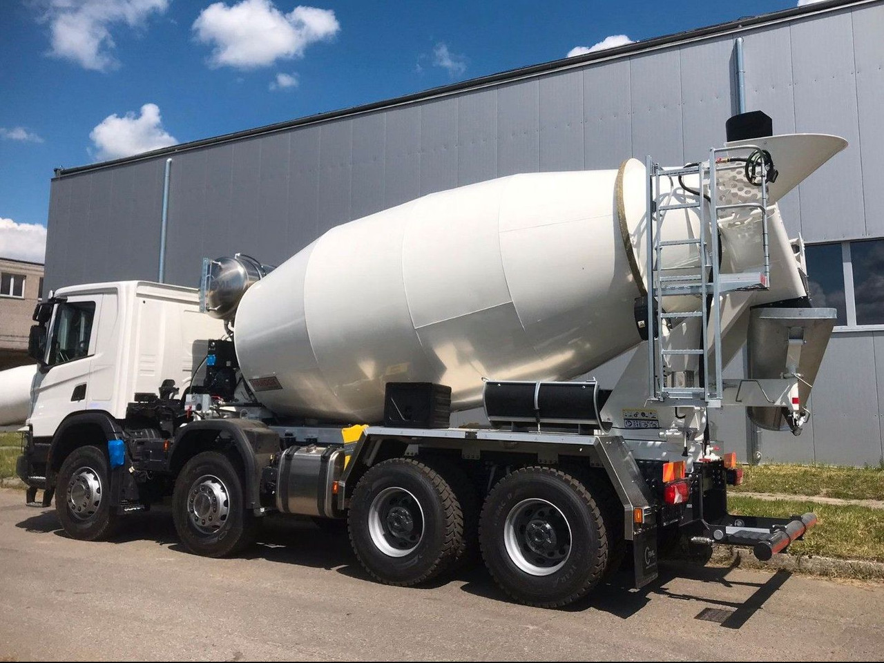 Scania P420 8X4 FML 10 M3 Scania P420 8X4 FML 10 M3 - Betonvedējs: foto 3 Scania P420 8X4 FML 10 M3 Scania P420 8X4 FML 10 M3 - Betonvedējs: foto 3
