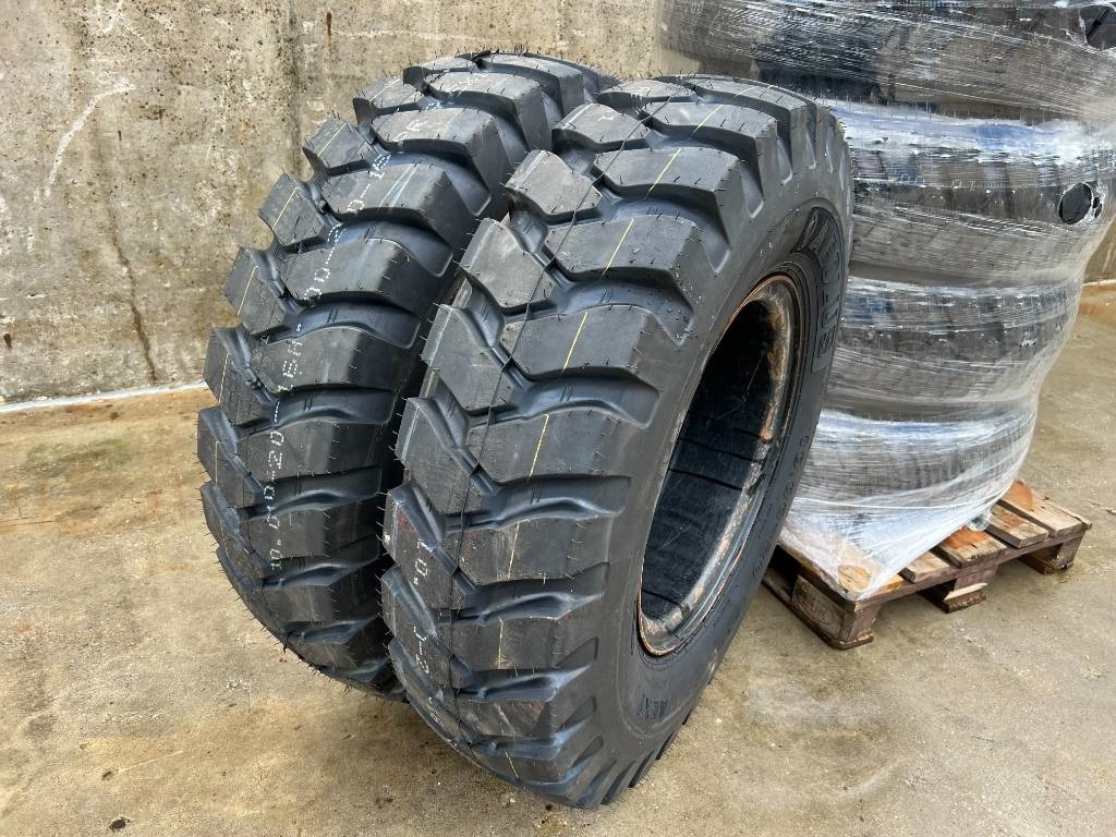 Kuhmo 1000 X 20 16PR tyres fitted on rim NEW - Riepas un diski - Celtniecības tehnika: foto 2 Kuhmo 1000 X 20 16PR tyres fitted on rim NEW - Riepas un diski - Celtniecības tehnika: foto 2