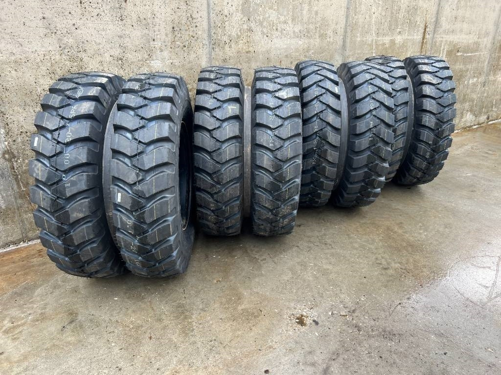 Kuhmo 1000 X 20 16PR tyres fitted on rim NEW - Riepas un diski - Celtniecības tehnika: foto 3 Kuhmo 1000 X 20 16PR tyres fitted on rim NEW - Riepas un diski - Celtniecības tehnika: foto 3