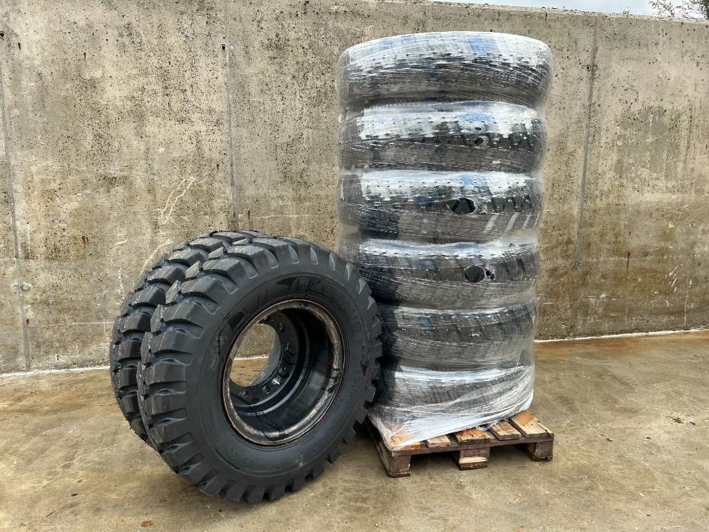 Kuhmo 1000 X 20 16PR tyres fitted on rim NEW - Riepas un diski - Celtniecības tehnika: foto 1 Kuhmo 1000 X 20 16PR tyres fitted on rim NEW - Riepas un diski - Celtniecības tehnika: foto 1