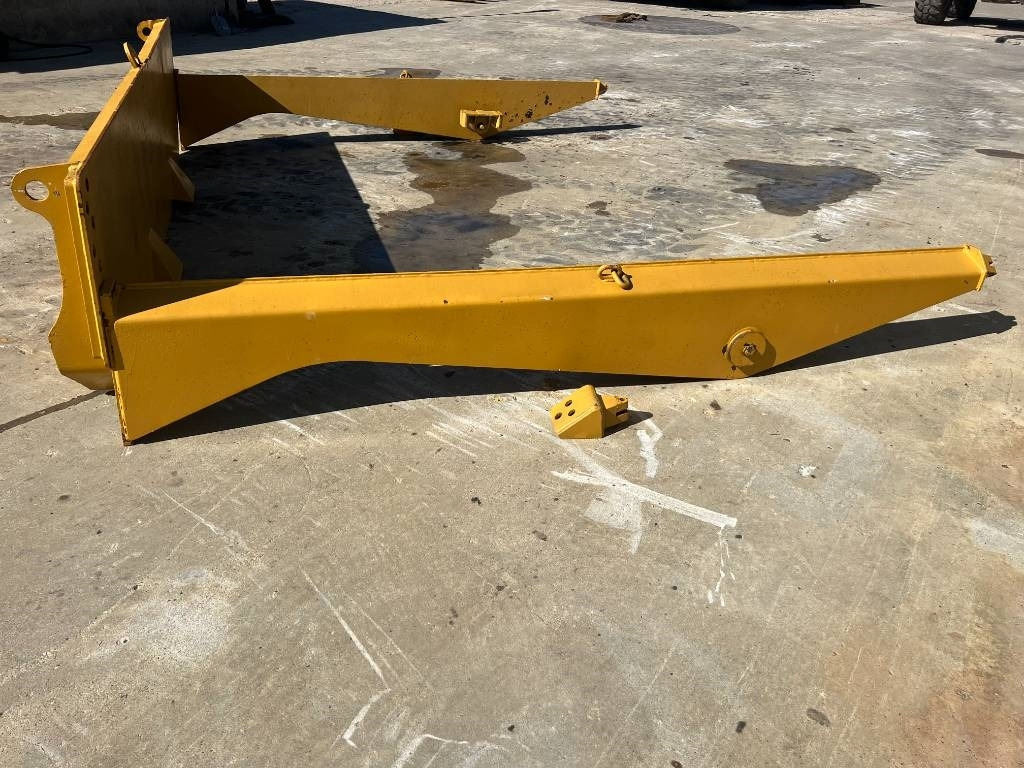 CAT TAILGATE CAT 735 - Rezerves daļa - Celtniecības tehnika: foto 4 CAT TAILGATE CAT 735 - Rezerves daļa - Celtniecības tehnika: foto 4