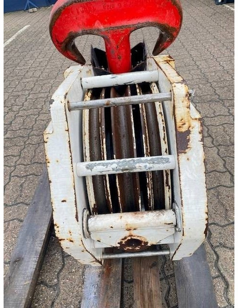 Terex Demag 80t hook block 3-sheaves, 21mm - Celtnis-manipulators - Celtniecības tehnika: foto 3 Terex Demag 80t hook block 3-sheaves, 21mm - Celtnis-manipulators - Celtniecības tehnika: foto 3