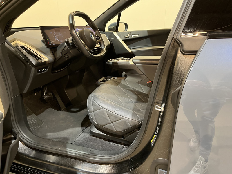 SUV BMW iX xDrive40 High Executive 77 kWh / Luchtvering / Pano / Harman Kardon / Trekhaak / Sportpakket / 27.750 KM !!: foto 7