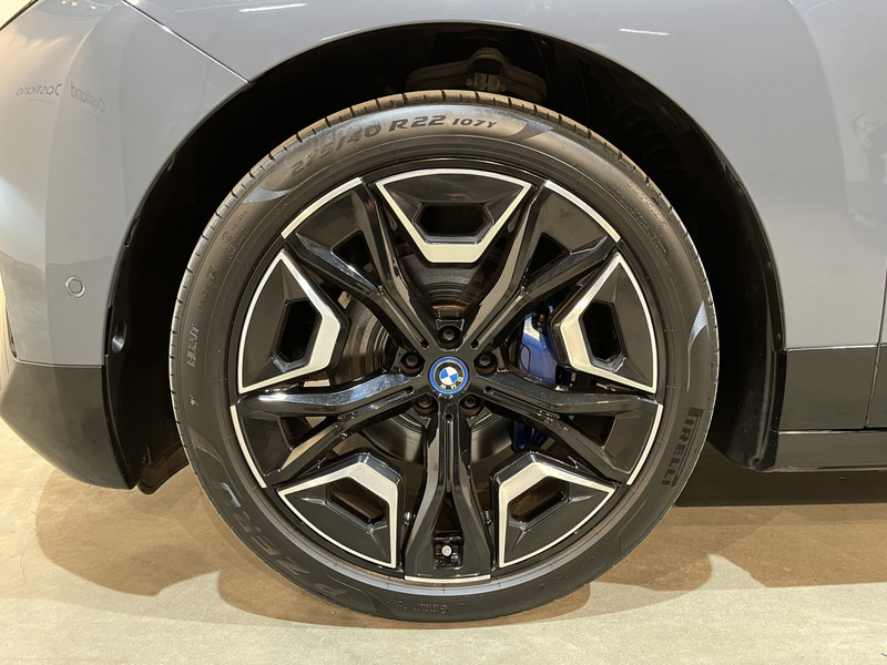 SUV BMW iX xDrive40 High Executive 77 kWh / Luchtvering / Pano / Harman Kardon / Trekhaak / Sportpakket / 27.750 KM !!: foto 20
