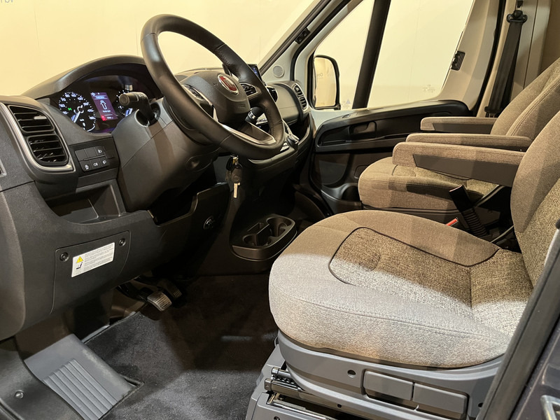 Carthago MALIBU VAN 640 LE GT Skyview 160 PK Automaat / Dakairco / Compleet Als Nieuw ! / 17.200 KM !! - Auto kemperis: foto 4 Carthago MALIBU VAN 640 LE GT Skyview 160 PK Automaat / Dakairco / Compleet Als Nieuw ! / 17.200 KM !! - Auto kemperis: foto 4