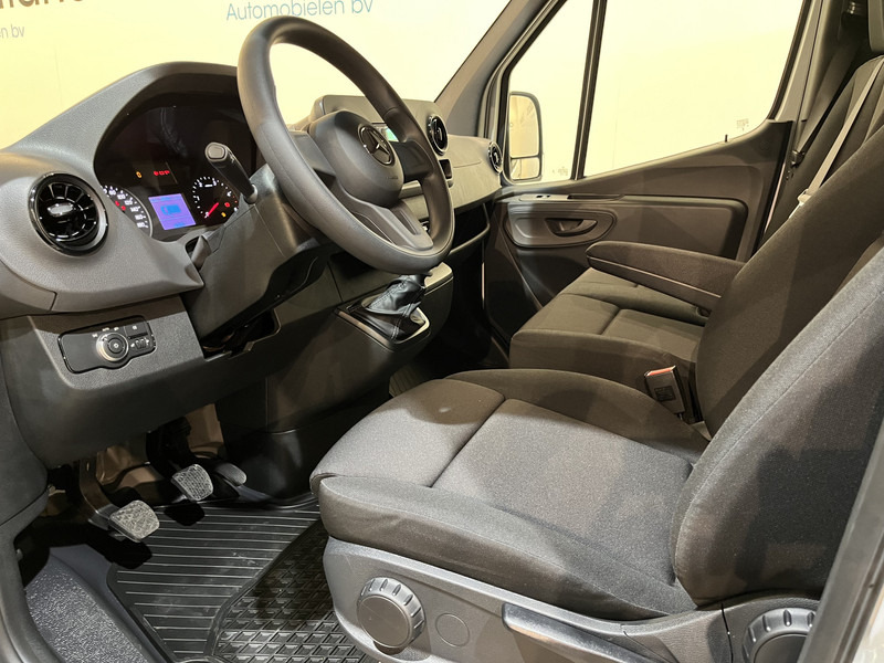 Mercedes-Benz Sprinter 315 CDI L2 RWD DC Dubbel Cabine Open Laadbak / Euro 6 / Trekhaak 3500 KG / Airco / DC 7 Pers. 650 KM !! / BPM VRIJ !! - Automašīna ar kravas platformu, Kravas-pasažieru furgons: foto 5 Mercedes-Benz Sprinter 315 CDI L2 RWD DC Dubbel Cabine Open Laadbak / Euro 6 / Trekhaak 3500 KG / Airco / DC 7 Pers. 650 KM !! / BPM VRIJ !! - Automašīna ar kravas platformu, Kravas-pasažieru furgons: foto 5