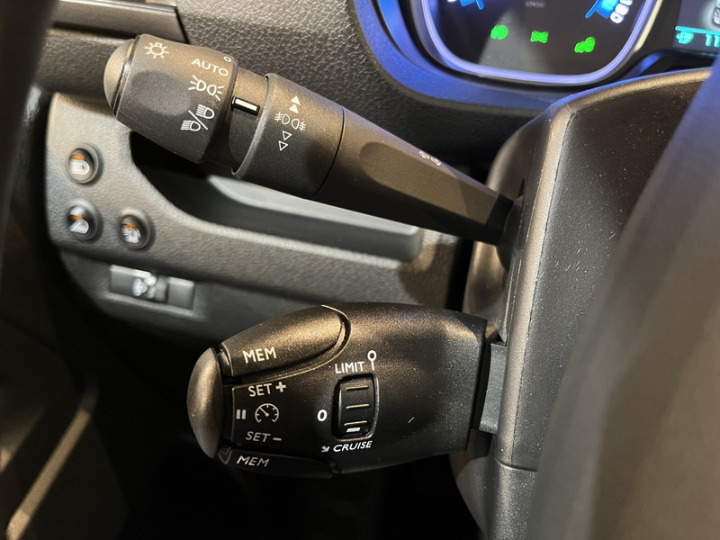 Mazs furgons, Elektriskais furgons Peugeot e-Expert EV L2 75 kWh Servicebus / Inrichting / 100% Elektrisch / Airco / 220V. / Trekhaak / Camera / Cruise Control / Navigatie / CarPlay / 3-Zits / 1.900 KM !!: foto 15