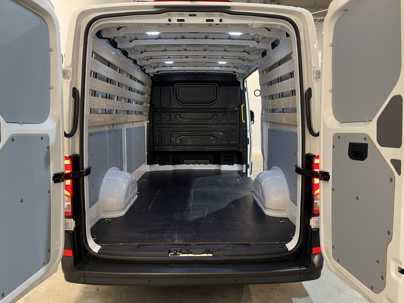 Volkswagen Crafter 30 2.0 TDI L3H2 140 PK Automaat / Euro 6 / Airco / Cruise Control / Camera / CarPlay / 3-Zits / 18.500 KM !! - Mazs furgons: foto 5 Volkswagen Crafter 30 2.0 TDI L3H2 140 PK Automaat / Euro 6 / Airco / Cruise Control / Camera / CarPlay / 3-Zits / 18.500 KM !! - Mazs furgons: foto 5