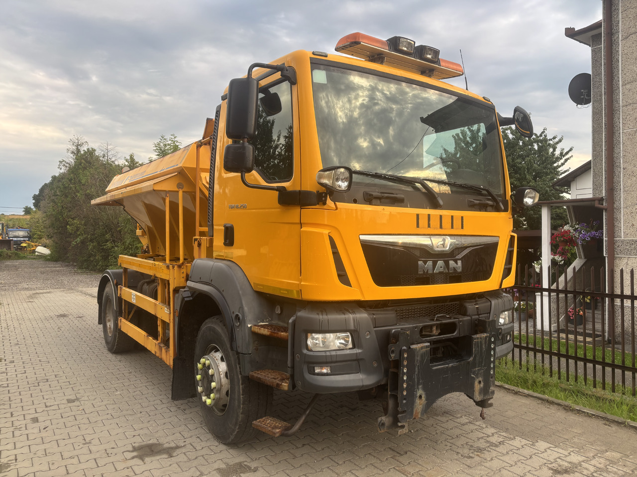 MAN TGM 18.250 4X4BB GRITTER/SPREADER/PLOUGH - Sniega novākšanas tehnika: foto 4 MAN TGM 18.250 4X4BB GRITTER/SPREADER/PLOUGH - Sniega novākšanas tehnika: foto 4