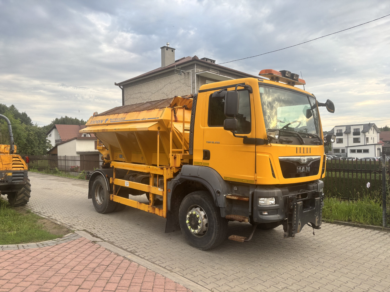 MAN TGM 18.250 4X4BB GRITTER/SPREADER/PLOUGH - Sniega novākšanas tehnika: foto 2 MAN TGM 18.250 4X4BB GRITTER/SPREADER/PLOUGH - Sniega novākšanas tehnika: foto 2
