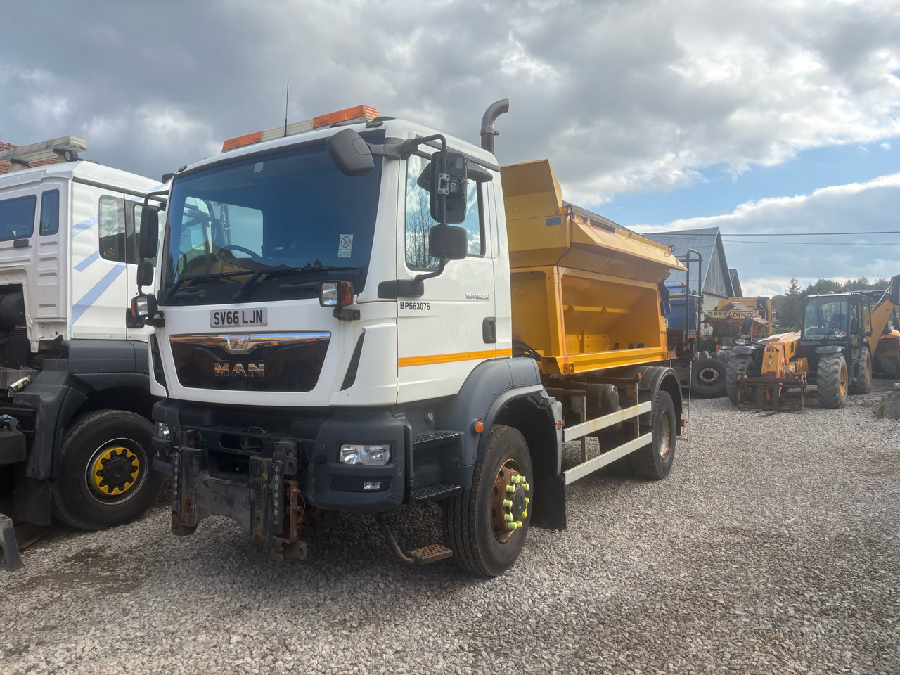 MAN TGM 18.290 4x4BB SPREADER/GRITTER/Plough - Sniega novākšanas tehnika: foto 4 MAN TGM 18.290 4x4BB SPREADER/GRITTER/Plough - Sniega novākšanas tehnika: foto 4