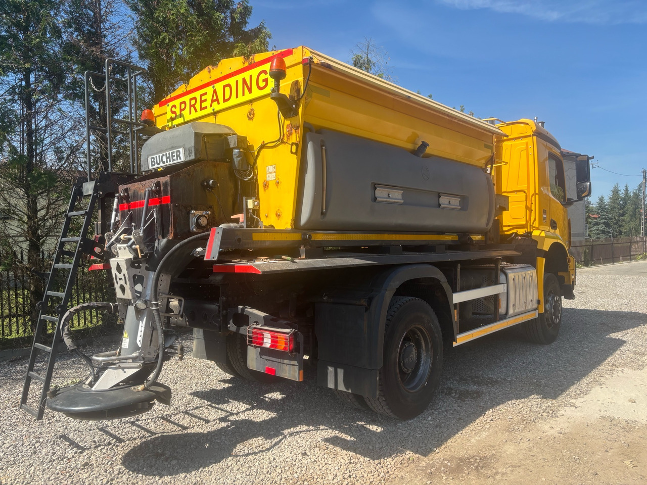 MERCEDES AROCS 1824 4x4BB GRITTER/SPREADER/PLOUGH - Sniega novākšanas tehnika: foto 5 MERCEDES AROCS 1824 4x4BB GRITTER/SPREADER/PLOUGH - Sniega novākšanas tehnika: foto 5