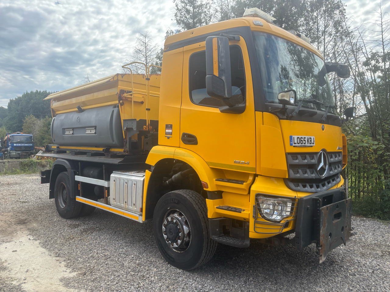 MERCEDES AROCS 1824 4x4BB GRITTER/SPREADER/PLOUGH - Sniega novākšanas tehnika: foto 4 MERCEDES AROCS 1824 4x4BB GRITTER/SPREADER/PLOUGH - Sniega novākšanas tehnika: foto 4