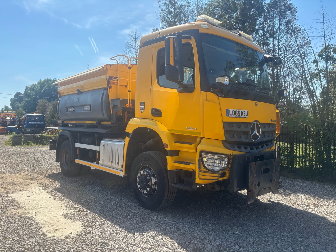 MERCEDES AROCS 1824 4x4BB GRITTER/SPREADER/PLOUGH - Sniega novākšanas tehnika: foto 1 MERCEDES AROCS 1824 4x4BB GRITTER/SPREADER/PLOUGH - Sniega novākšanas tehnika: foto 1