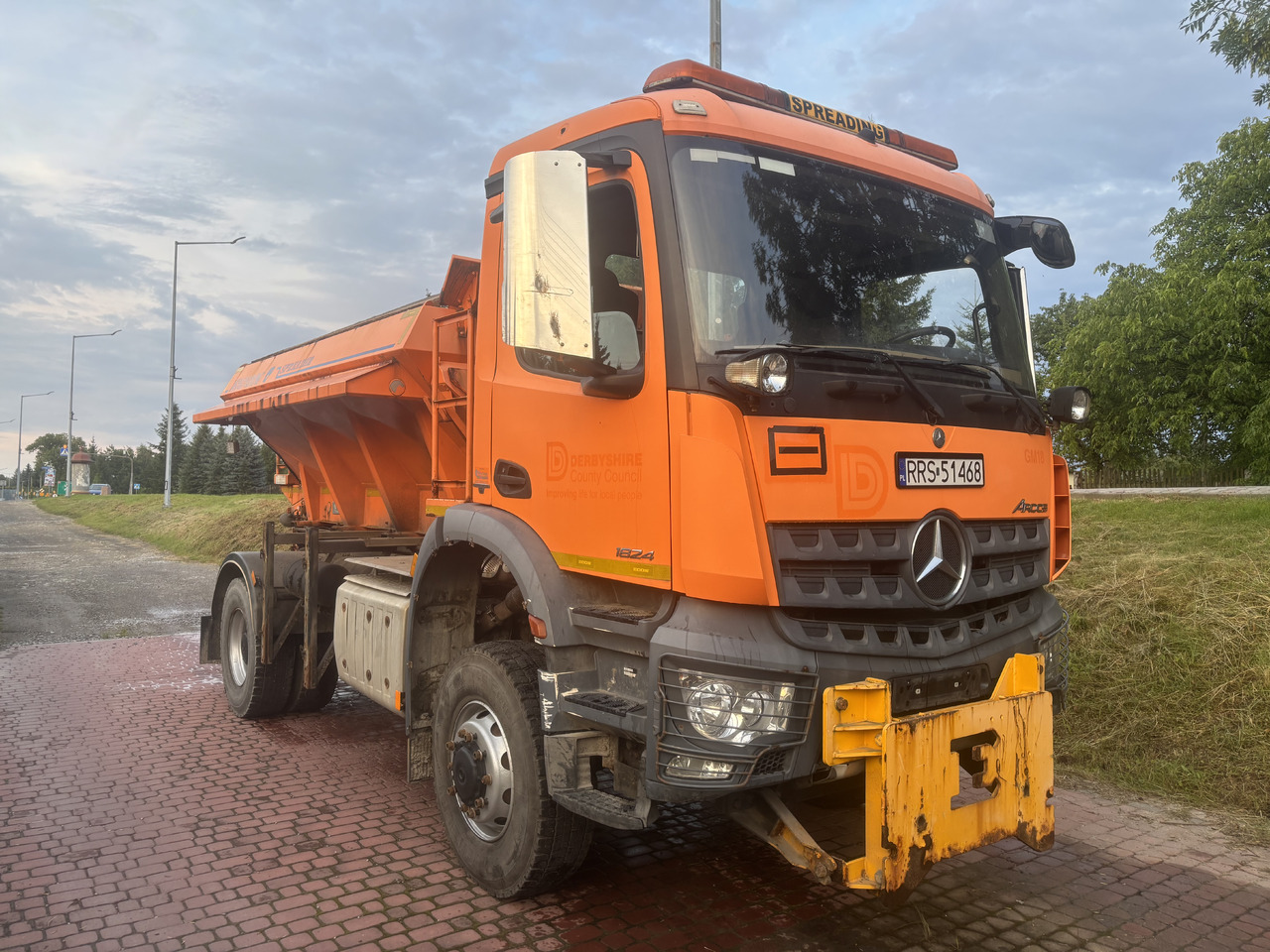 Mercedes AROCS 1824 4X4 GRITTER/SPREADER/PLOUGH - Sniega novākšanas tehnika: foto 1 Mercedes AROCS 1824 4X4 GRITTER/SPREADER/PLOUGH - Sniega novākšanas tehnika: foto 1