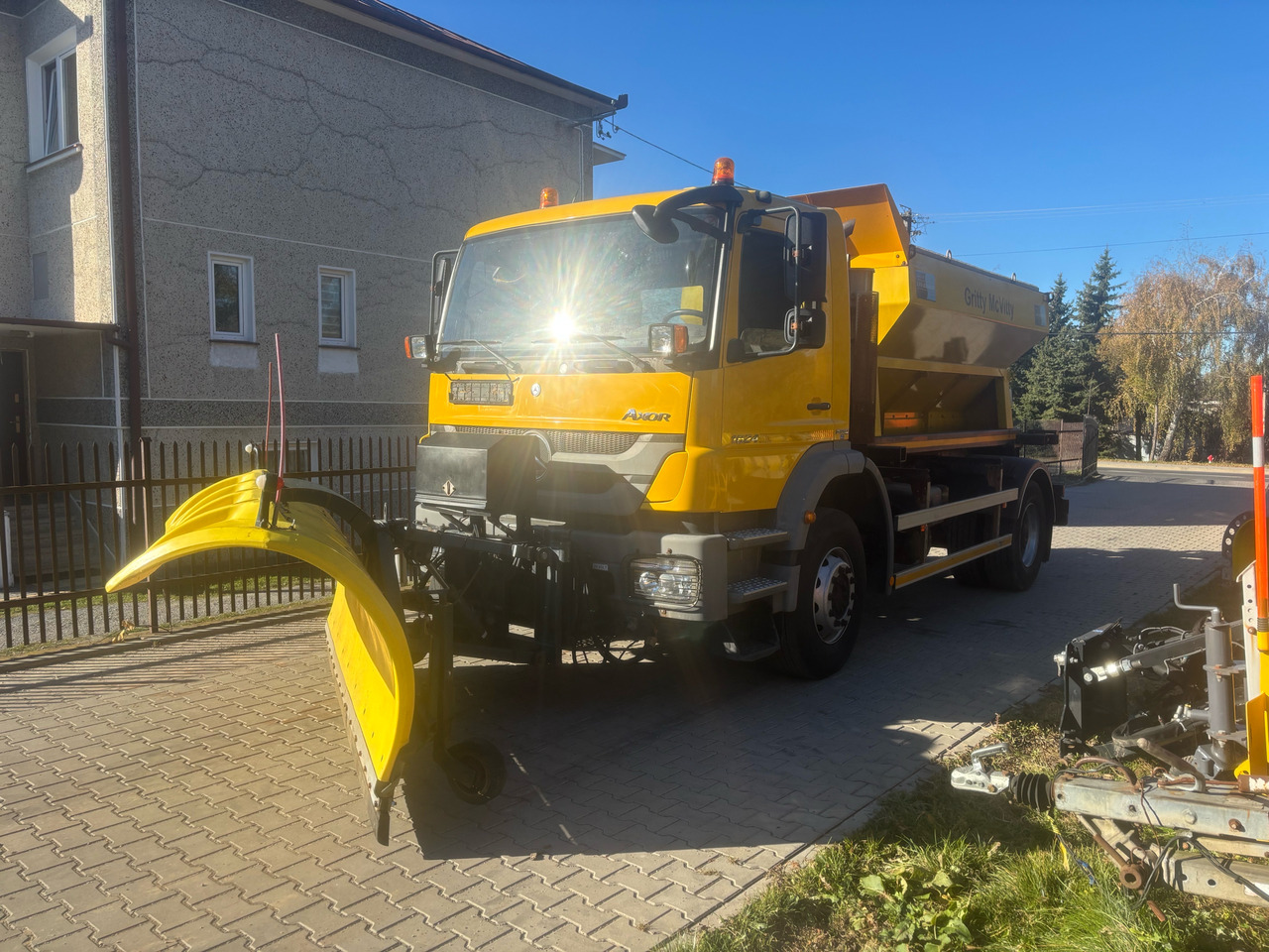 Mercedes AXOR 1824 4x2 Spreader/Gritter/Plough - Sniega novākšanas tehnika: foto 3 Mercedes AXOR 1824 4x2 Spreader/Gritter/Plough - Sniega novākšanas tehnika: foto 3