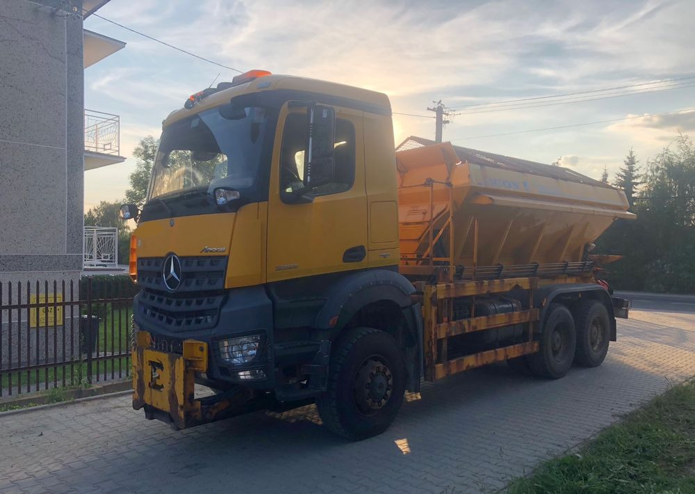 Sniega novākšanas tehnika Mercedes-Benz Arocs 3333 6x6 piaskarka solarka econ pług schmidt: foto 14