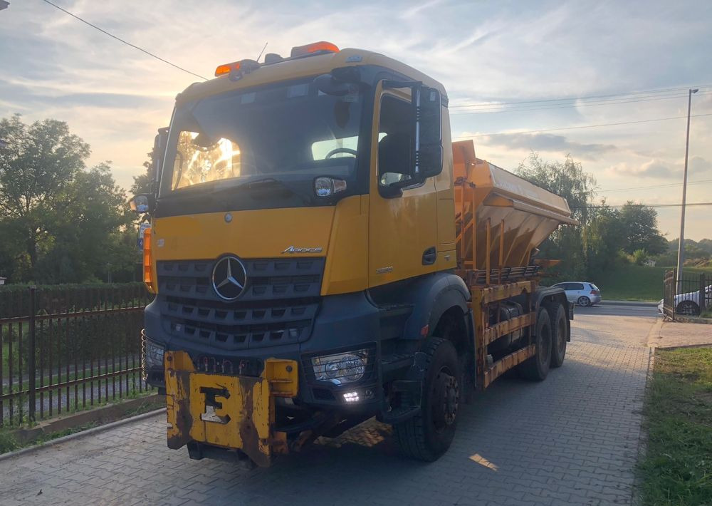 Sniega novākšanas tehnika Mercedes-Benz Arocs 3333 6x6 piaskarka solarka econ pług schmidt: foto 18