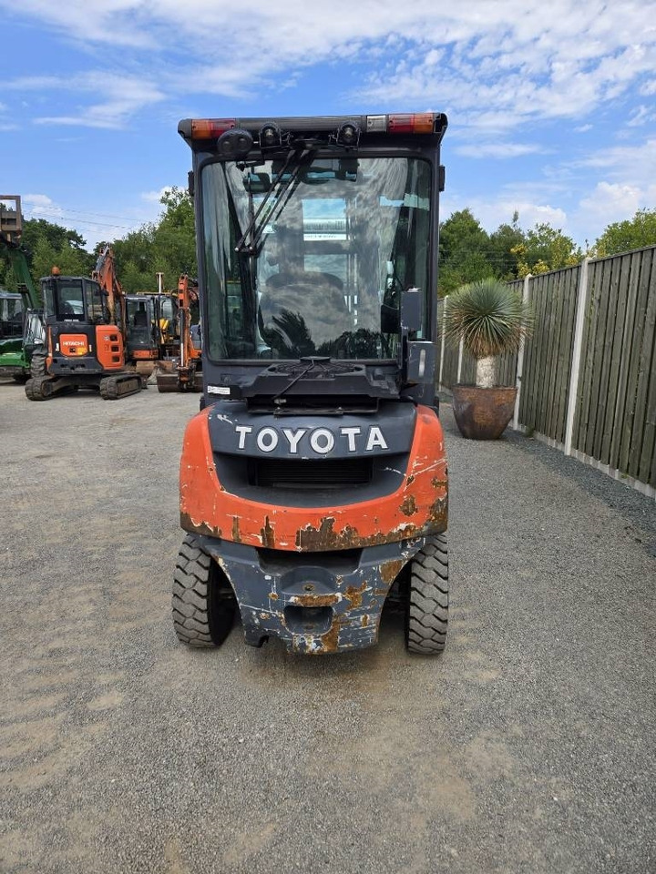 Toyota 8 FD 20 - Dīzeļiekrāvējs: foto 3 Toyota 8 FD 20 - Dīzeļiekrāvējs: foto 3