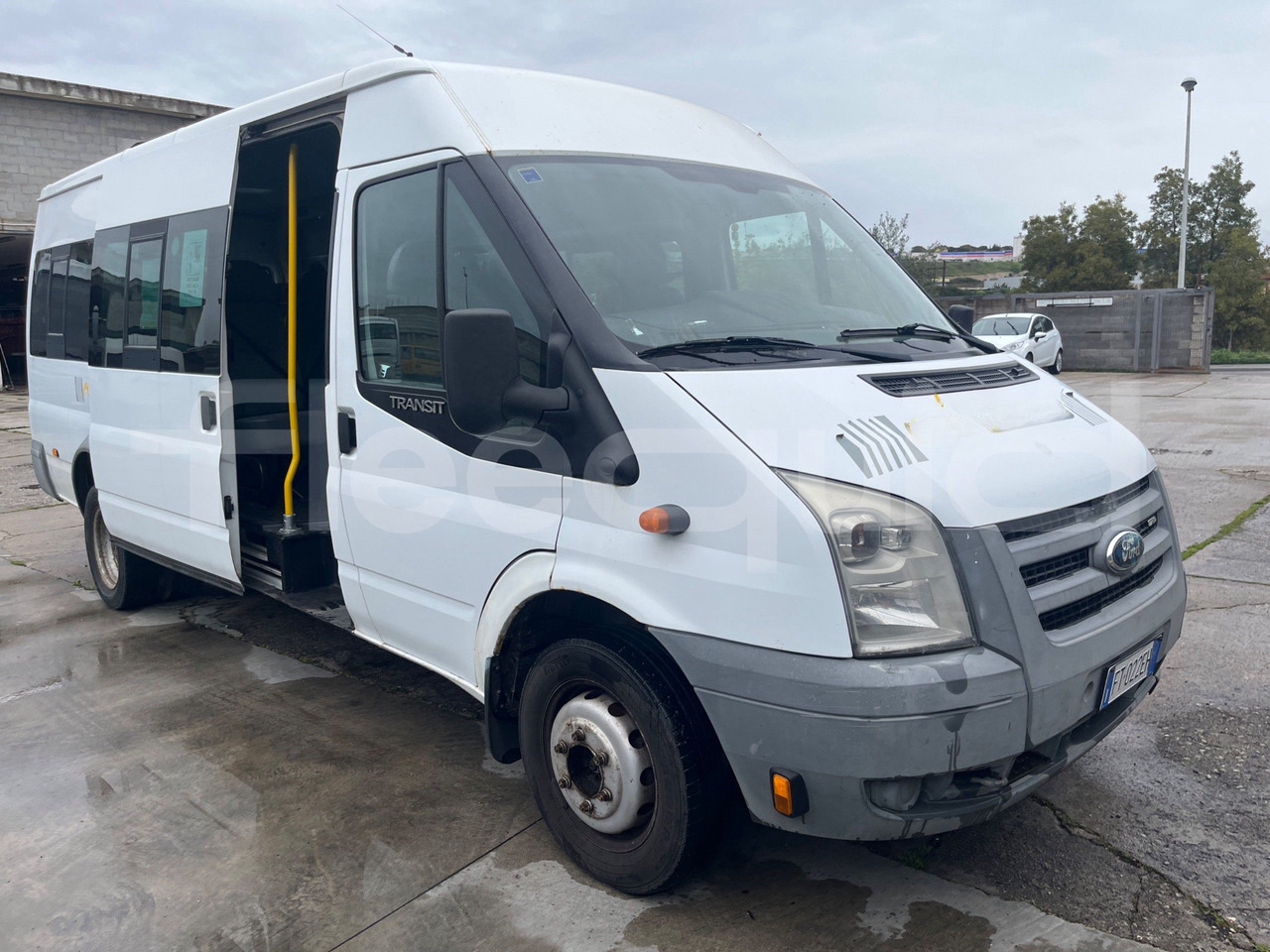 Ford Transit - Mikroautobuss, Pasažieru furgons: foto 1 Ford Transit - Mikroautobuss, Pasažieru furgons: foto 1