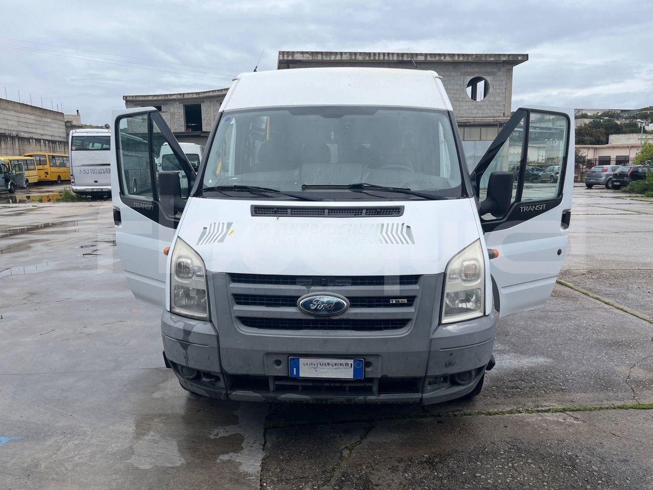 Ford Transit - Mikroautobuss, Pasažieru furgons: foto 2 Ford Transit - Mikroautobuss, Pasažieru furgons: foto 2