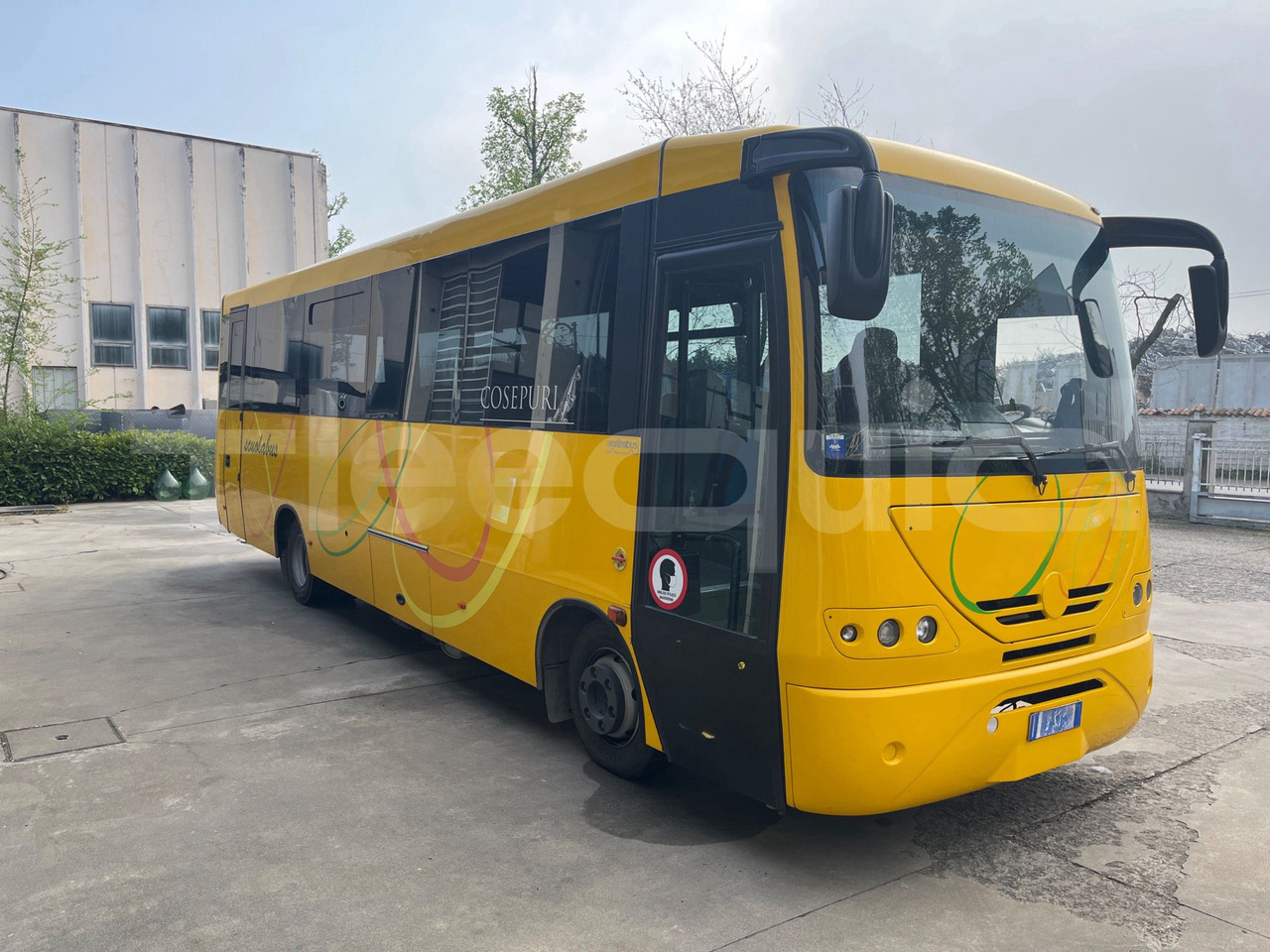 Iveco 100/E4 - Skolas autobuss: foto 1 Iveco 100/E4 - Skolas autobuss: foto 1