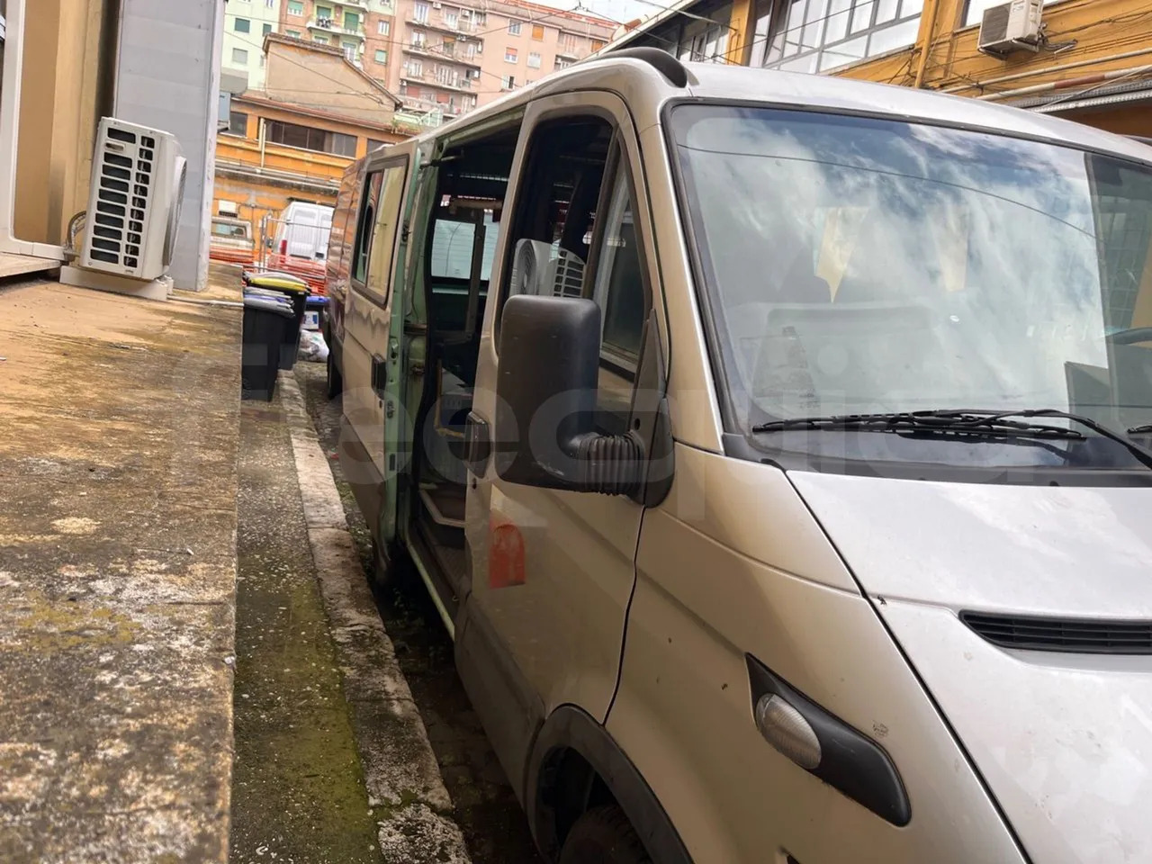 Iveco Daily - Mikroautobuss, Pasažieru furgons: foto 1 Iveco Daily - Mikroautobuss, Pasažieru furgons: foto 1