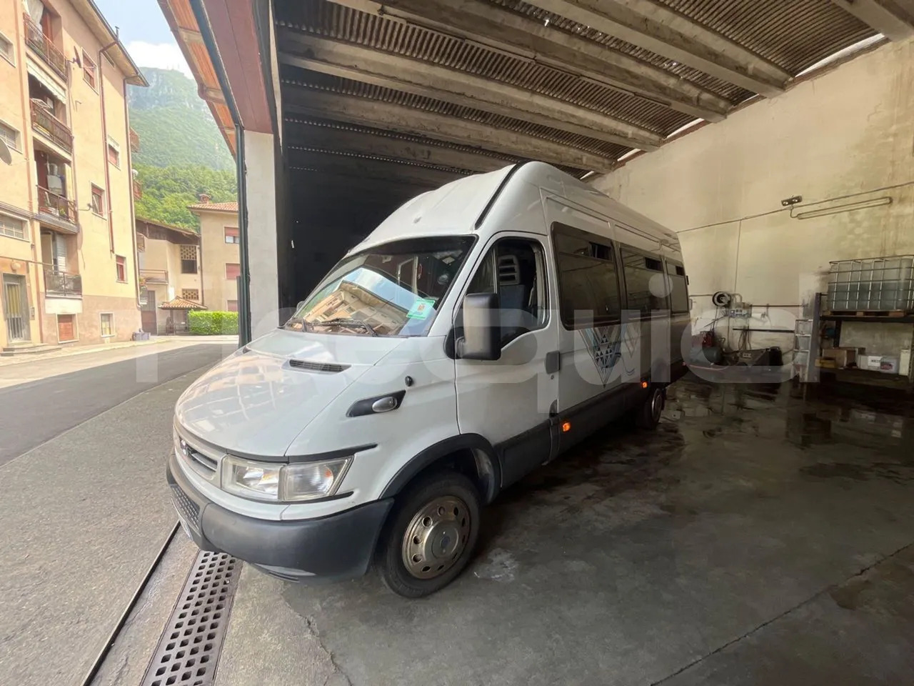 Iveco Daily - Mikroautobuss, Pasažieru furgons: foto 1 Iveco Daily - Mikroautobuss, Pasažieru furgons: foto 1