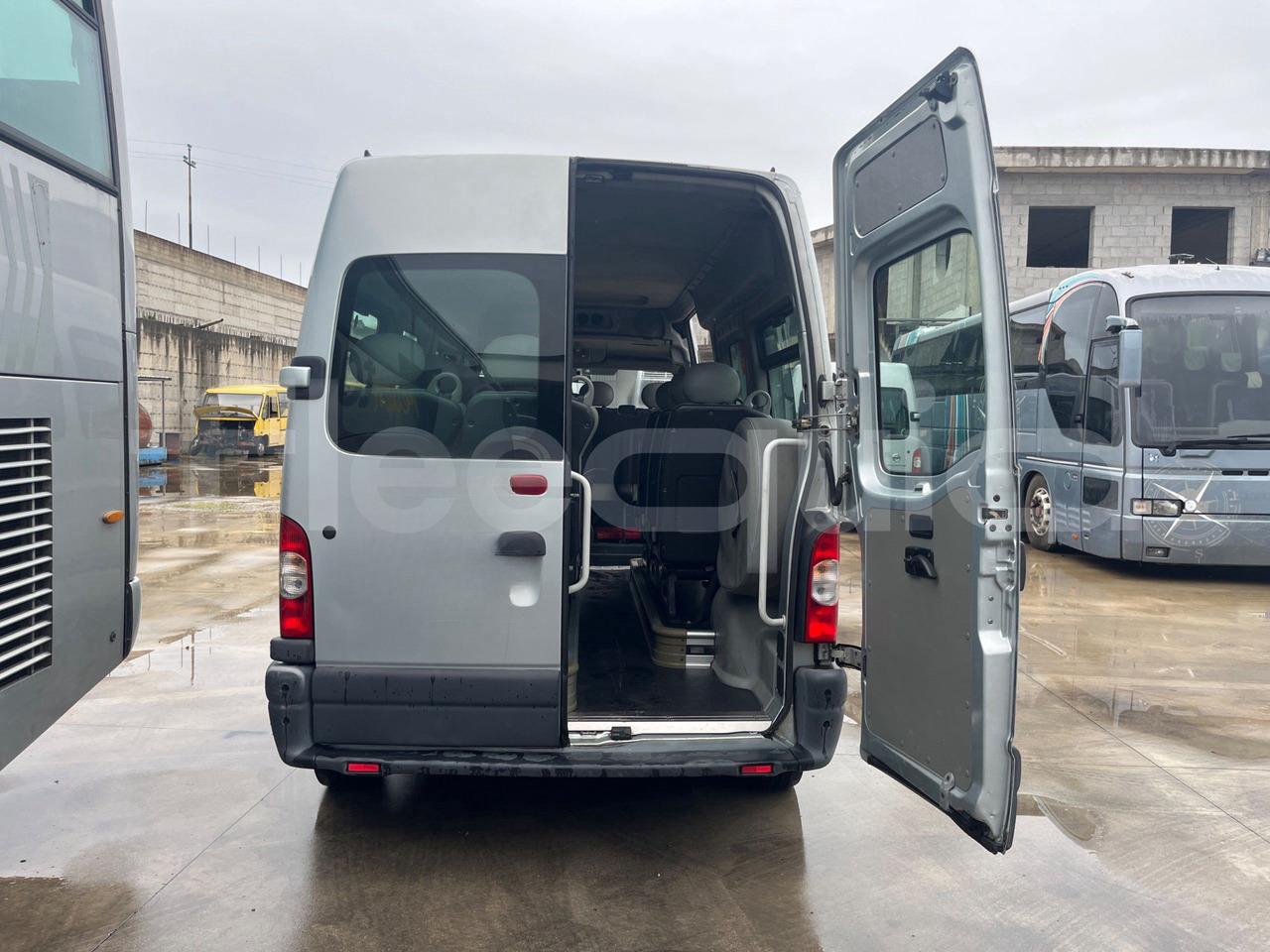 Nissan Interstar - Mikroautobuss, Pasažieru furgons: foto 5 Nissan Interstar - Mikroautobuss, Pasažieru furgons: foto 5