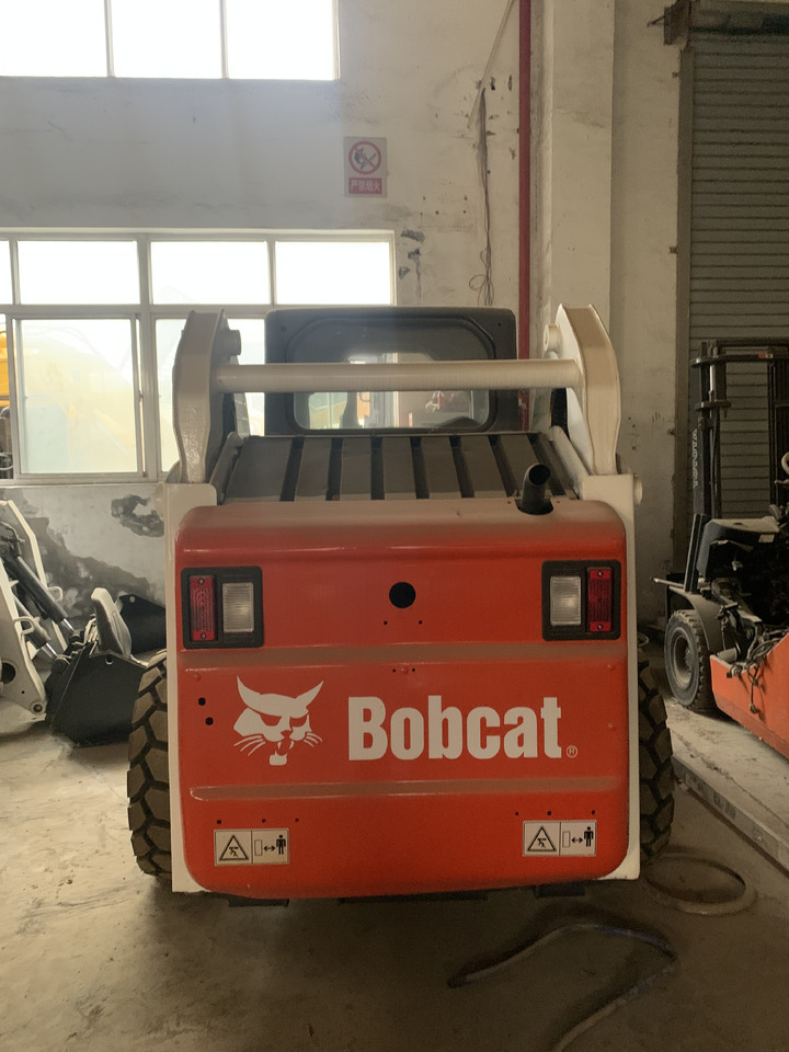 BOBCAT S185 - Kompaktiekrāvējs: foto 4 BOBCAT S185 - Kompaktiekrāvējs: foto 4
