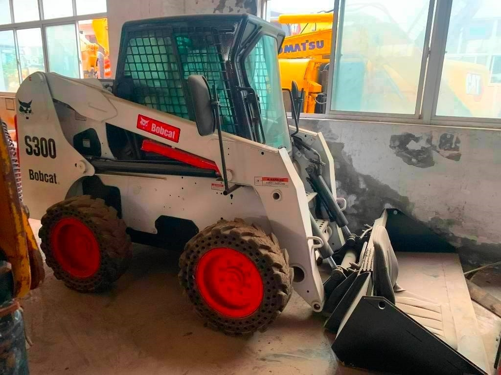 Bobcat S 300 - Kompaktiekrāvējs: foto 5 Bobcat S 300 - Kompaktiekrāvējs: foto 5