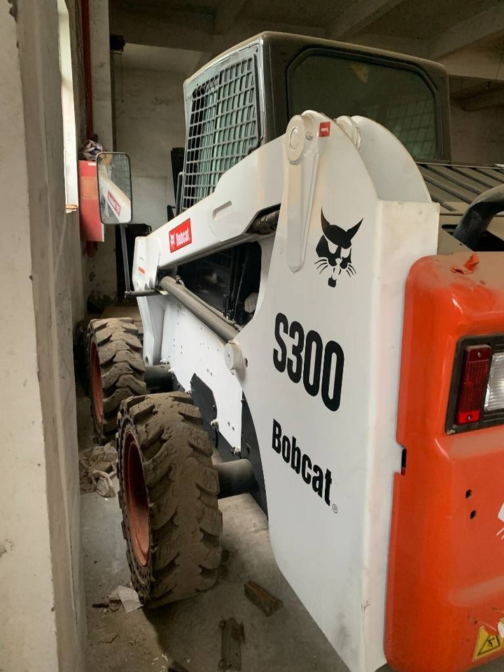 Bobcat S 300 - Kompaktiekrāvējs: foto 4 Bobcat S 300 - Kompaktiekrāvējs: foto 4
